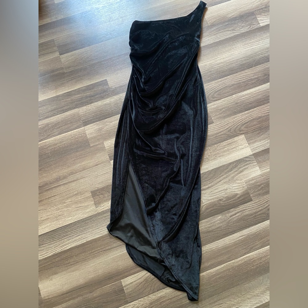 Black Velvet One Shouldered Rutched Asymmetrical MIDI Dress Split Let Medium NWT